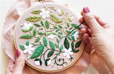 How to Make Embroidery Designs: Delving into the Artistic Intersection of Creativity and Craftsmanship