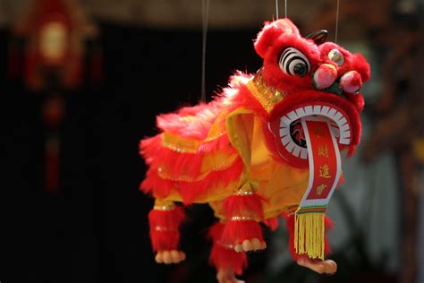 lion dance meaning: How does the lion dance reflect cultural values and beliefs?